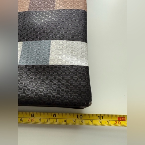 Stylish Brown and Black Crossbody Bag with adjustable straps - Picture 4 of 16